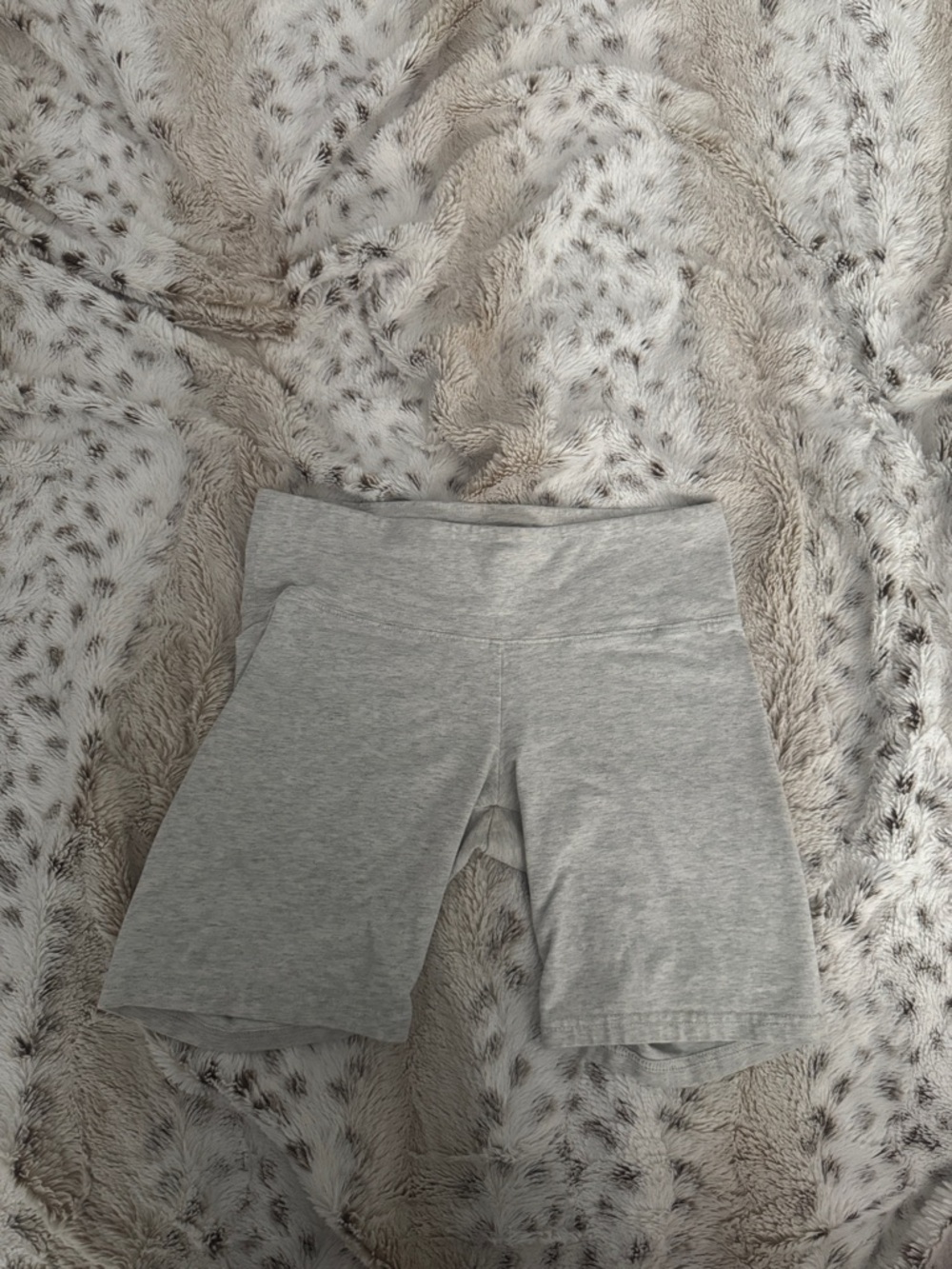 Aritzia Gray Mid-Rise Stretch Bike Shorts